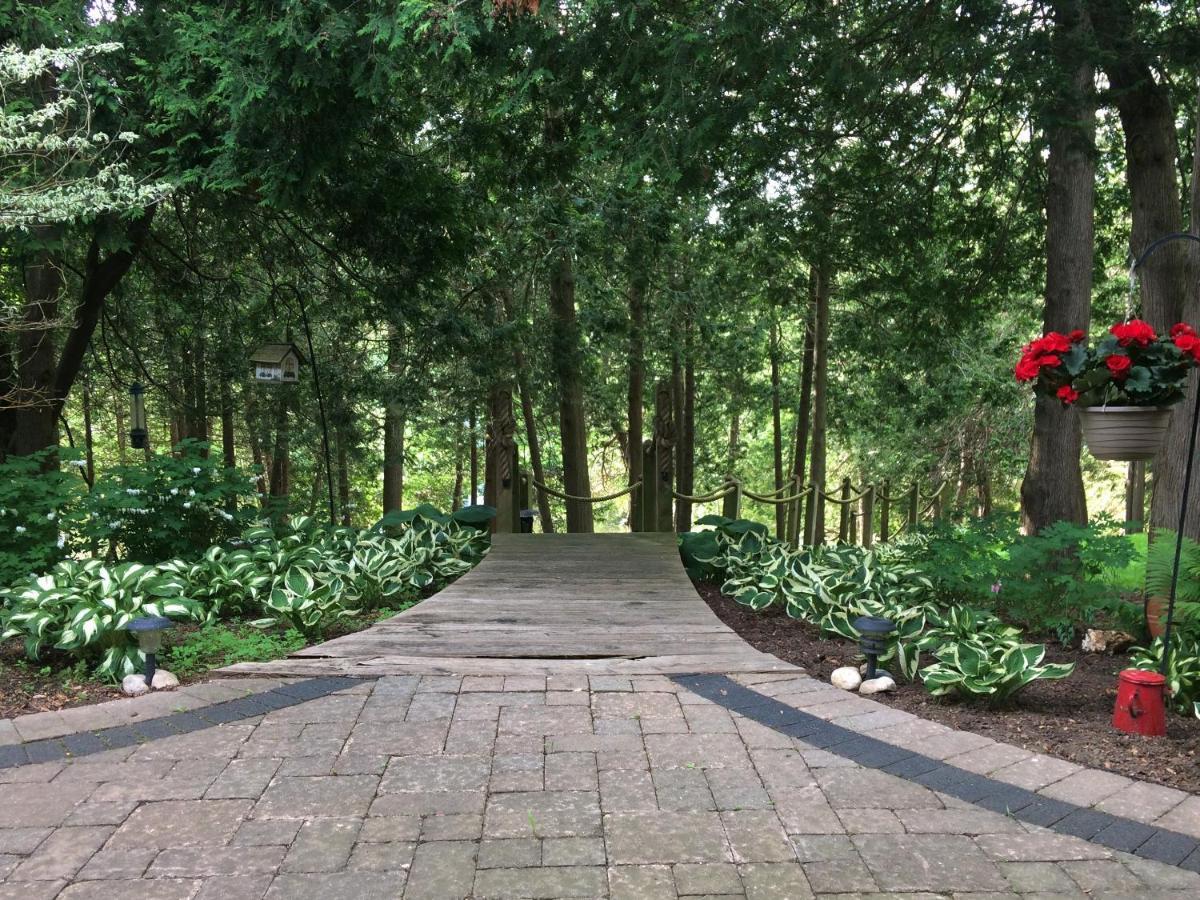 Romantic Riverside Suite In Elora Exterior photo