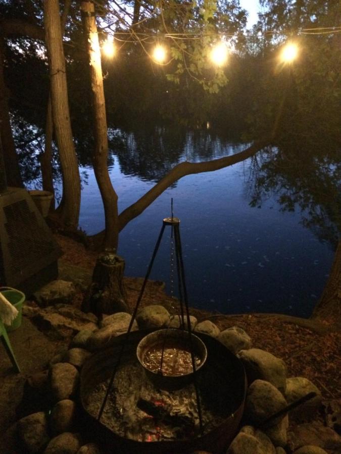 Romantic Riverside Suite In Elora Exterior photo