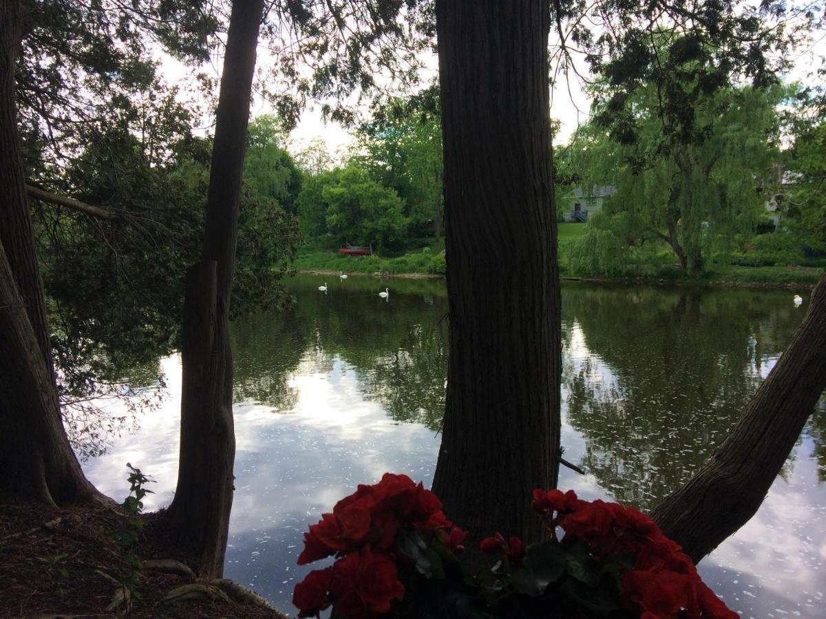 Romantic Riverside Suite In Elora Exterior photo