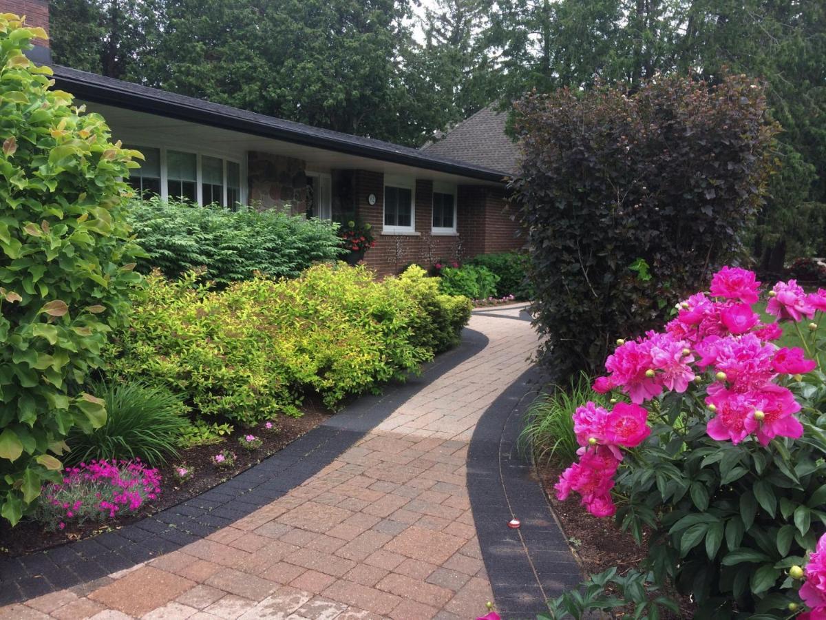 Romantic Riverside Suite In Elora Exterior photo